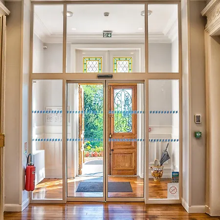 马里埃尔城堡酒店 酒店 Fourmies